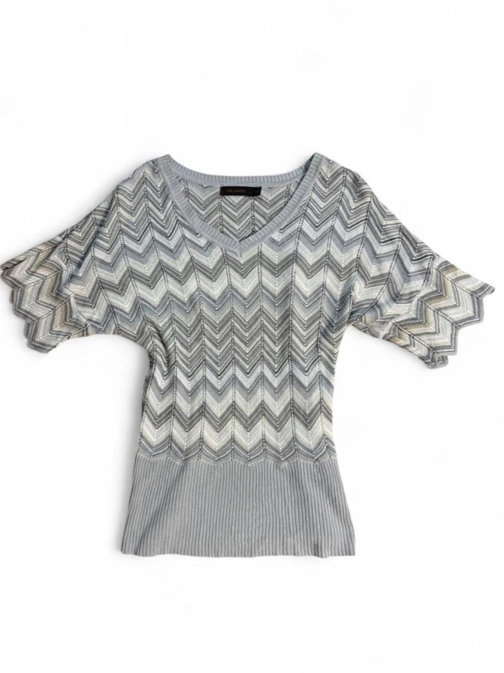 The Limited Chevron Knit V-Neck Short Sleeve Sweater Top in Gray and Cream